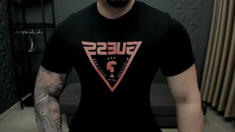 Snapshot of tonywilcoxx chatting on 12-05-25, 06:33 TonyWilcox online show from 12-05-25, 06:33