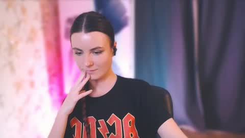 Elizabeth online show from 03-12-25, 05:17