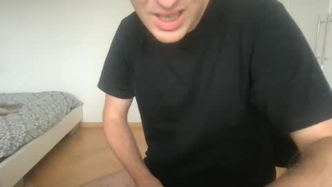 Snapshot of toohottobetrue21 chatting on 09-16-25, 06:14 Max online show from 09-16-25, 06:14