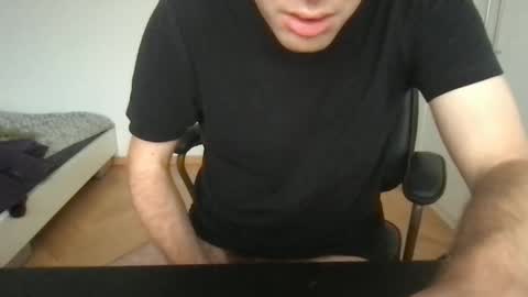 Snapshot of toohottobetrue21 chatting on 11-06-25, 06:58 Max online show from 11-06-25, 06:58