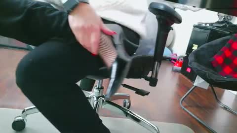 Top Floor Temptress online show from 01-19-26, 03:16