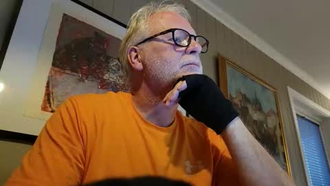 Snapshot of toreeman chatting on 11-18-25, 02:54 toreeman online show from 11-18-25, 02:54