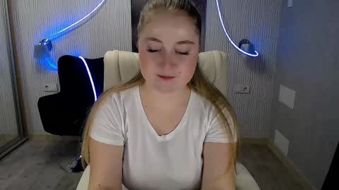 Snapshot of tori_blond chatting on 12-02-24, 12:29 tori_blond online show from 12-02-24, 12:29