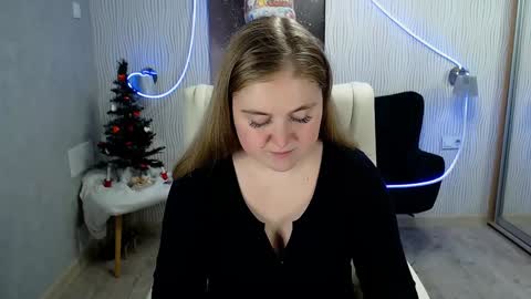 Snapshot of tori_blond chatting on 12-16-24, 10:40 tori_blond online show from 12-16-24, 10:40