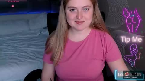 Snapshot of tori_blond chatting on 09-27-25, 06:29 tori_blond online show from 09-27-25, 06:29