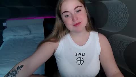 Snapshot of tori_blond chatting on 10-07-25, 06:21 tori_blond online show from 10-07-25, 06:21