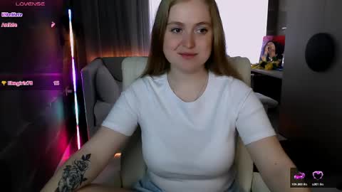 Snapshot of tori_blond chatting on 05-10-26, 05:12 tori_blond online show from 05-10-26, 05:12