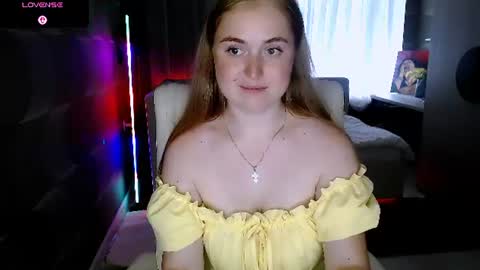 Snapshot of tori_blond chatting on 06-26-26, 06:40 tori_blond online show from 06-26-26, 06:40