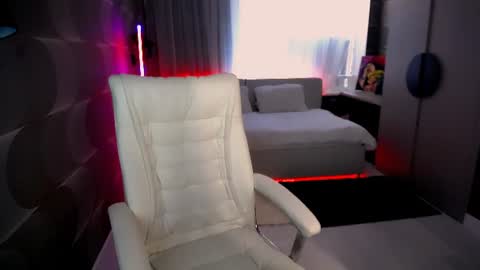 Snapshot of tori_blond chatting on 07-03-26, 07:04 tori_blond online show from 07-03-26, 07:04
