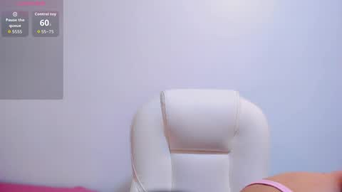 Snapshot of tori_gaviria chatting on 05-01-26, 11:59 Tori Gaviria online show from 05-01-26, 11:59