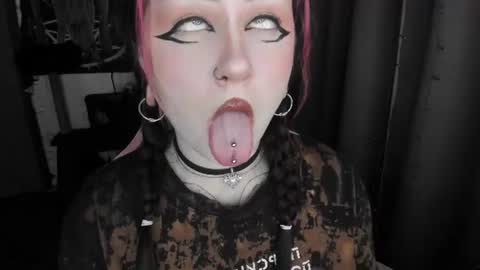 your personal gothic girl check it    online show from 08-01-26, 08:19