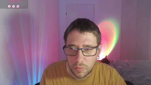 Snapshot of totoclown chatting on 10-30-25, 02:13 Thomas online show from 10-30-25, 02:13