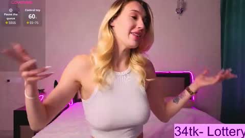 Snapshot of toxicdollkiss chatting on 06-15-26, 09:39 ToxicDollKiss online show from 06-15-26, 09:39