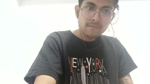 Snapshot of toy_sweet chatting on 06-21-26, 10:56 Xander online show from 06-21-26, 10:56