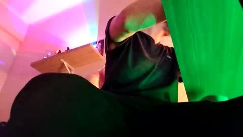 Snapshot of toyboysquirt chatting on 11-30-25, 07:56 toyboysquirt online show from 11-30-25, 07:56