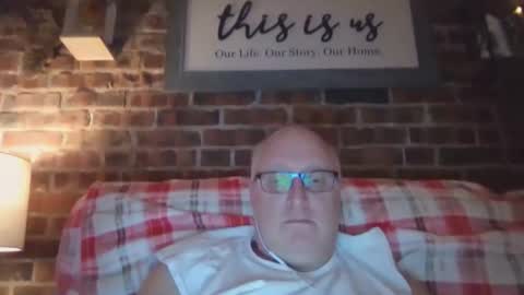 Snapshot of toyota1969 chatting on 12-18-25, 12:38 toyota1969 online show from 12-18-25, 12:38