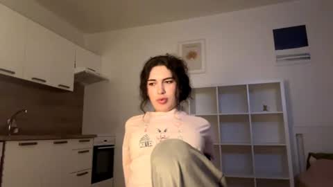 Snapshot of tracithetford chatting on 07-18-26, 06:23 Alex3 online show from 07-18-26, 06:23