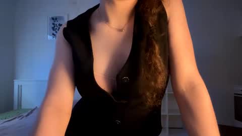 Snapshot of tracithetford chatting on 07-21-26, 04:09 Alex3 online show from 07-21-26, 04:09