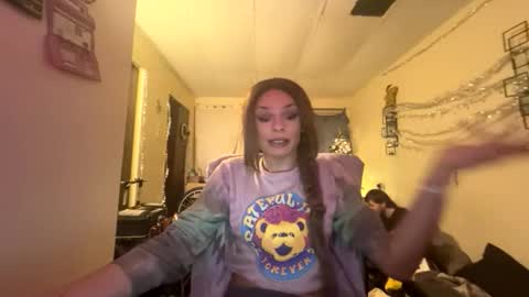 tracy227 online show from 12-19-25, 07:37