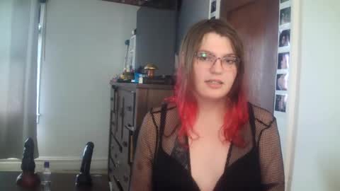 Snapshot of tranicpixiedreamgrl chatting on 06-19-26, 06:01 tranicpixiedreamgrl online show from 06-19-26, 06:01