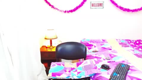 Snapshot of trans_fem420 chatting on 12-28-24, 12:15 Luna online show from 12-28-24, 12:15