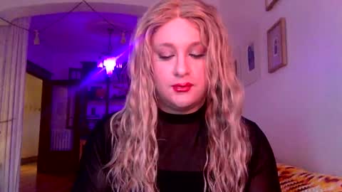 Snapshot of transcalliope chatting on 12-03-24, 08:50 TranCalliope online show from 12-03-24, 08:50