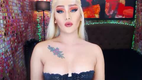 Snapshot of transplayfullolivia chatting on 02-18-25, 01:43 KYLIE BELLA  TS online show from 02-18-25, 01:43