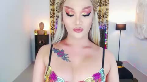 Snapshot of transplayfullolivia chatting on 09-16-25, 07:09 KYLIE BELLA  TS online show from 09-16-25, 07:09