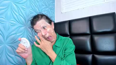 Snapshot of transwhore_ chatting on 06-27-26, 01:50 CLEO online show from 06-27-26, 01:50