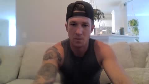 Snapshot of trash_man1989 chatting on 01-11-25, 08:32 trash_man1989 online show from 01-11-25, 08:32