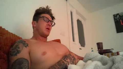 Snapshot of trash_man1989 chatting on 11-23-25, 03:06 trash_man1989 online show from 11-23-25, 03:06