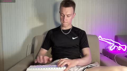 Snapshot of travis_gracile chatting on 06-01-26, 09:11 Travis online show from 06-01-26, 09:11