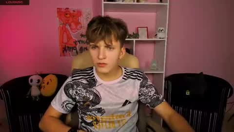 Snapshot of travis_wolf_ chatting on 09-08-25, 07:13 Travis online show from 09-08-25, 07:13