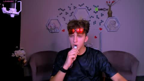 Snapshot of travis_wolf_ chatting on 09-22-25, 07:16 Travis online show from 09-22-25, 07:16