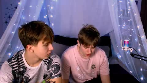 Snapshot of travis_wolf_ chatting on 10-01-25, 07:42 Travis online show from 10-01-25, 07:42