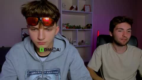 Snapshot of travis_wolf_ chatting on 10-04-25, 07:01 Travis online show from 10-04-25, 07:01