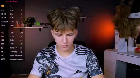 Snapshot of travis_wolf_ chatting on 10-08-25, 07:11 Travis online show from 10-08-25, 07:11