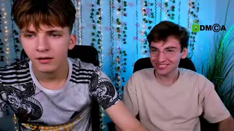 Snapshot of travis_wolf_ chatting on 10-12-25, 07:24 Travis online show from 10-12-25, 07:24