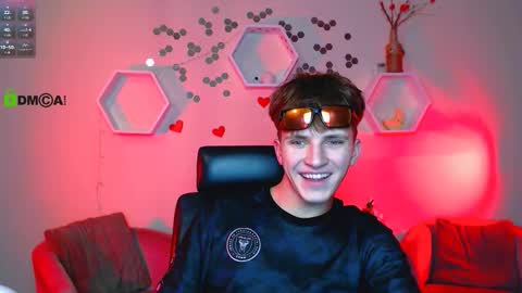 Snapshot of travis_wolf_ chatting on 10-15-25, 07:03 Travis online show from 10-15-25, 07:03