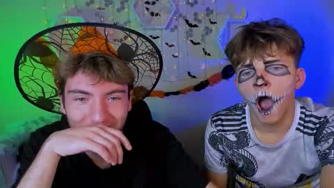 Snapshot of travis_wolf_ chatting on 10-23-25, 06:39 Travis online show from 10-23-25, 06:39