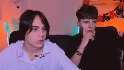 Snapshot of travis_wolf_ chatting on 10-26-25, 07:42 Travis online show from 10-26-25, 07:42