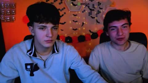 Snapshot of travis_wolf_ chatting on 11-01-25, 07:49 Travis online show from 11-01-25, 07:49