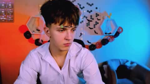 Snapshot of travis_wolf_ chatting on 11-02-25, 07:49 Travis online show from 11-02-25, 07:49