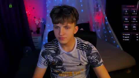 Snapshot of travis_wolf_ chatting on 11-06-25, 08:10 Travis online show from 11-06-25, 08:10