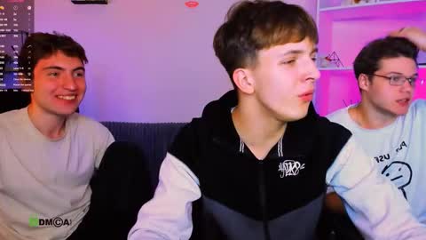 Snapshot of travis_wolf_ chatting on 11-13-25, 08:19 Travis online show from 11-13-25, 08:19