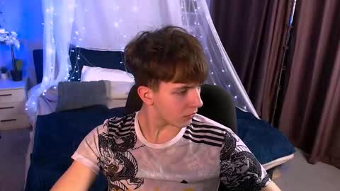 Snapshot of travis_wolf_ chatting on 11-23-25, 09:03 Travis online show from 11-23-25, 09:03