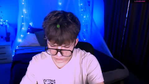 Snapshot of travis_wolf_ chatting on 11-24-25, 07:57 Travis online show from 11-24-25, 07:57