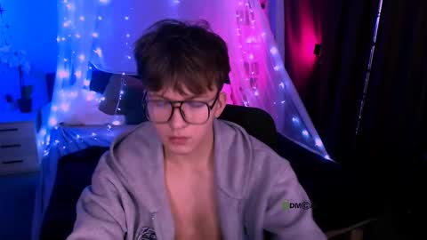 Snapshot of travis_wolf_ chatting on 11-25-25, 08:20 Travis online show from 11-25-25, 08:20