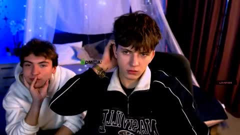 Snapshot of travis_wolf_ chatting on 11-30-25, 08:02 Travis online show from 11-30-25, 08:02