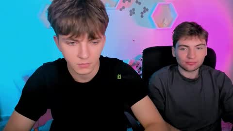 Snapshot of travis_wolf_ chatting on 12-04-25, 08:06 Travis online show from 12-04-25, 08:06